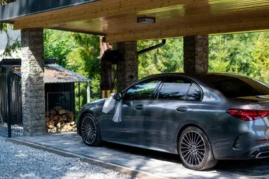 Ako objednať auto na svadbu: Jednoduchý sprievodca objednávkou