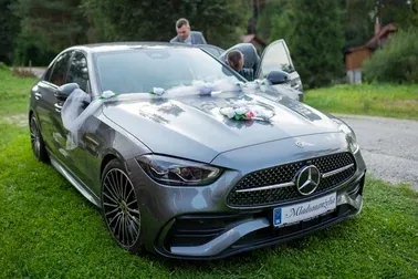 Koľko stojí prenajom auta na svadbu: Kompletný prehľad cien a balíčkov