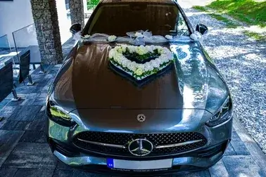 Výzdoba auta na svadbu: Tipy a nápady pre dokonalý vzhľad